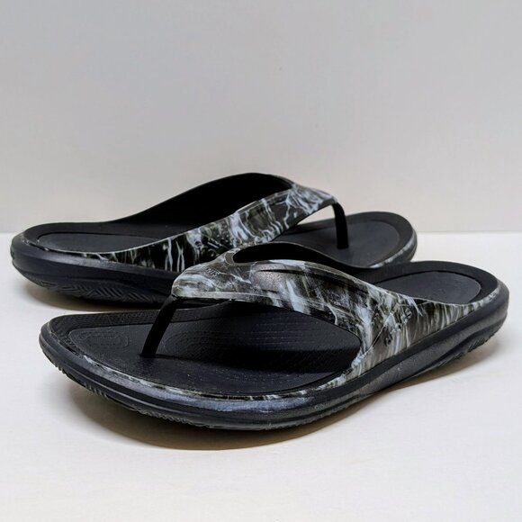 Crocs Men's Swiftwater Mossy Oak Elements Wave Flip Flops in Black Camo - Picture 1 of 16